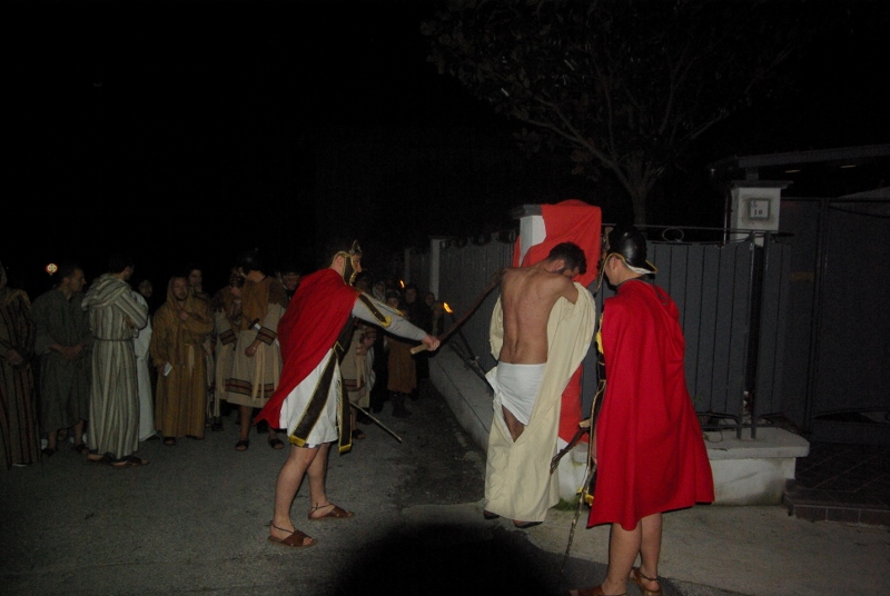 via-crucis-2013-parrocchia-san-pietro-26