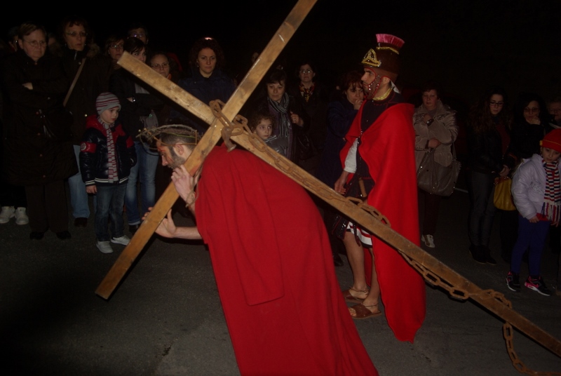 via-crucis-2013-parrocchia-san-pietro-31