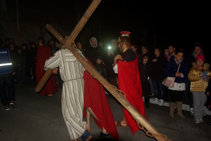 via-crucis-2013-parrocchia-san-pietro-34