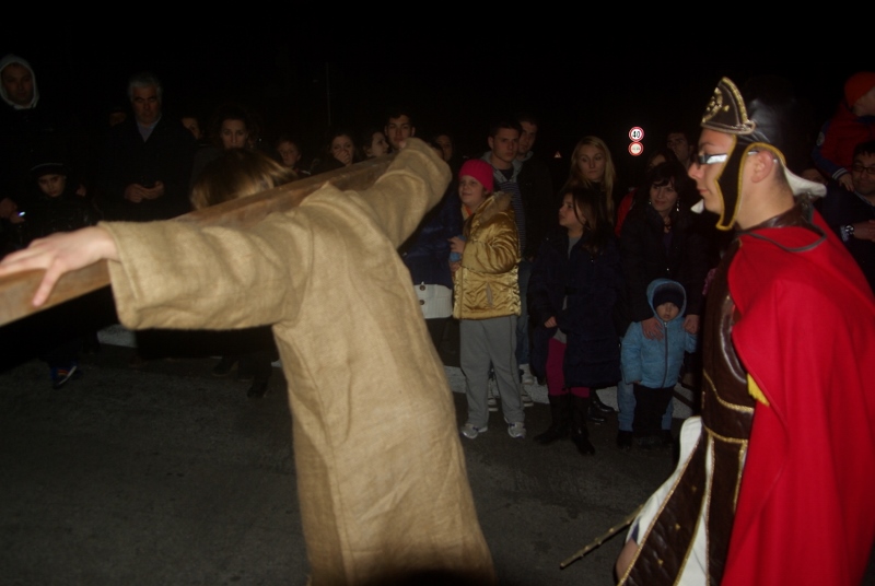 via-crucis-2013-parrocchia-san-pietro-36