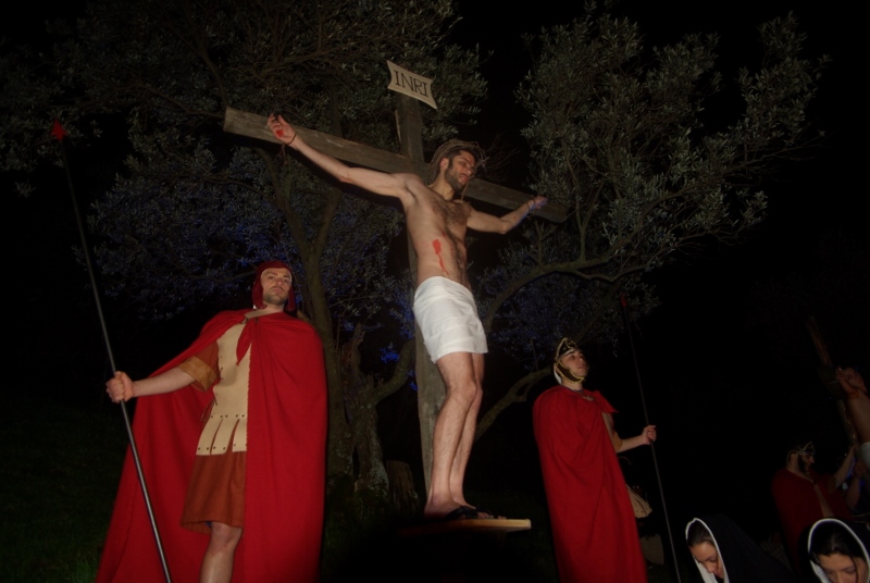 via-crucis-2013-parrocchia-san-pietro-40